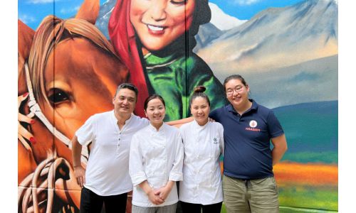Х.Мөнхбилгүүн, П.Ганбаяр: Австралийн нийслэлд монгол хоолны анхны ресторан байгууллаа