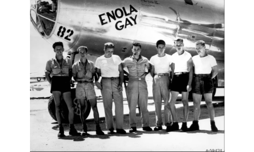 1945 онд Хирошимаг бөмбөгдсөн “Enola Gay” онгоцны нэр ямар утгатай вэ?