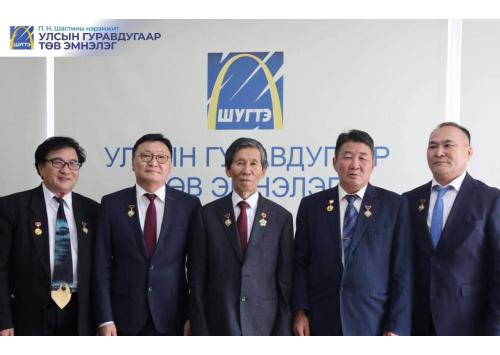 Улсын гуравдугаар эмнэлгийнхэн дөрөв дэх Төрийн шагналаа хүртэв
