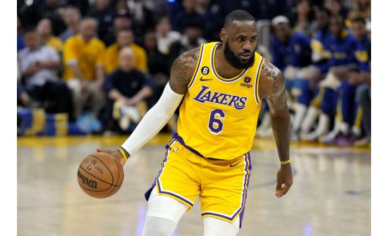 Леброн Жэймс 40 мянган оноо авсан NBA-ийн анхны тамирчин боллоо