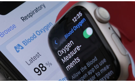 “Apple Watch”-ын өгсөн мэдээллээр хүний амь аварчээ