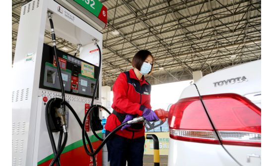Хятад улс бензин, дизель түлшний жижиглэнгийн үнээ бууруулна