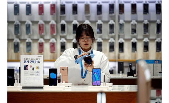 ​​​​​​​“Samsung”: Шинэ загварын эвхэгддэг утас 2100 долларын үнэтэй гарна