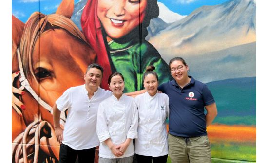 Х.Мөнхбилгүүн, П.Ганбаяр: Австралийн нийслэлд монгол хоолны анхны ресторан байгууллаа