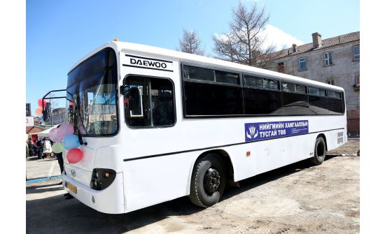 Нийгмийн хамгааллын тусгай төвд автобус бэлэглэв