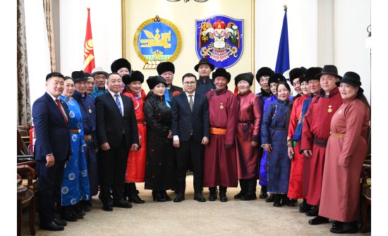 Нийслэлийн аварга фермерүүдийг шагнав