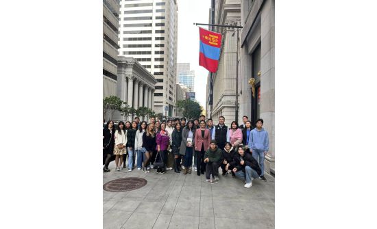 Лос Анжелес хотын монгол сурагчид Ерөнхий консулын газартайгаа танилцав