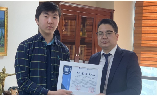 Өнгөрсөн онд IELTS-ийн хамгийн өндөр оноог Б.Хангай авчээ