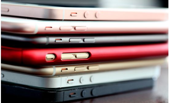 Хятадын төрийн албан хаагчдыг Iphone хэрэглэхийг хориглов