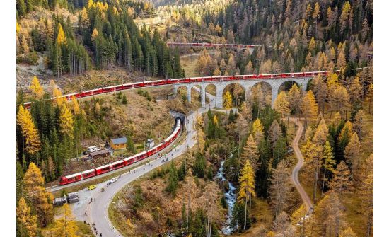 Дэлхийн хамгийн урт галт тэрэг Альпийн нуруугаар давхив