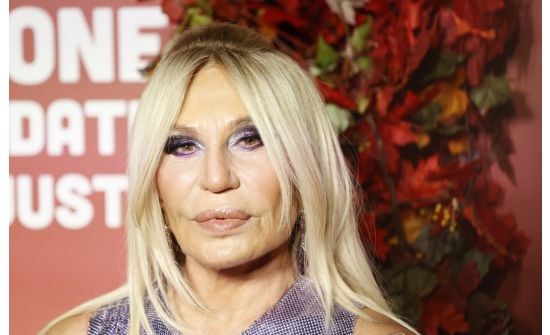 Италийн “Versace” брэндийн тэргүүн Засгийн газрынхаа бодлогыг эрс шүүмжлэв