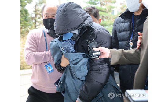 Жүжигчин И Сон Гюнийг сүрдүүлж мөнгө авсан бүсгүйг баривчлав