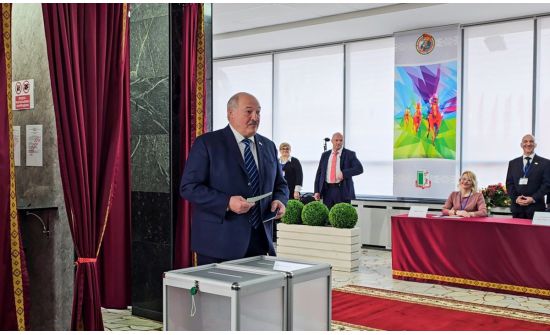 Александр Лукашенко ерөнхийлөгчийн сонгуульд дахин нэр дэвшинэ