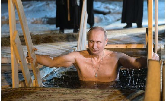 Владимир Путин мөстэй усанд оров