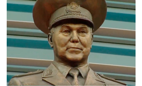Казахстанд Н.Назарбаевын хөшөөг буулгажээ