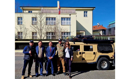 “Hummer” машинтай монгол аялагчид 28 мянган км аялжээ