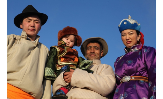 Монголд албан ёсны бүртгэлтэй 983500 гэр бүл байна