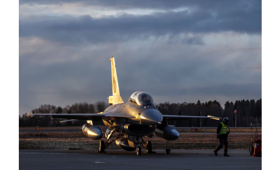 F-16 сөнөөгч онгоцыг анх удаа Украинд нийлүүлнэ