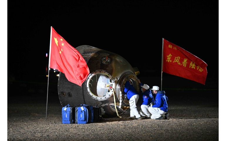 “Shenzhou 18” хөлгийн багийнхан өнгөрөгч шөнө Өвөр Монголд буулаа