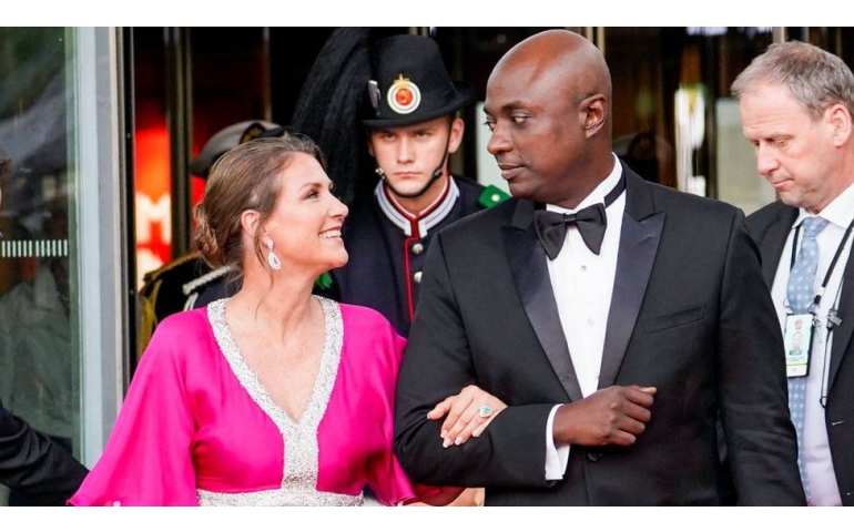 Норвегийн гүнж бөө найз залуутайгаа гэрлэх товоо зарлалаа